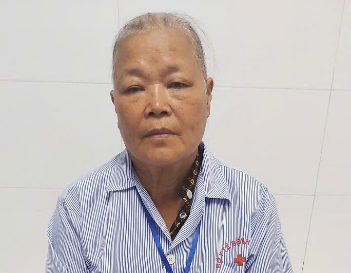 Hai chị em nghèo trong căn nhà trống hoác cùng nhau chống chọi với ung thư (Mã số: UH2507-01)