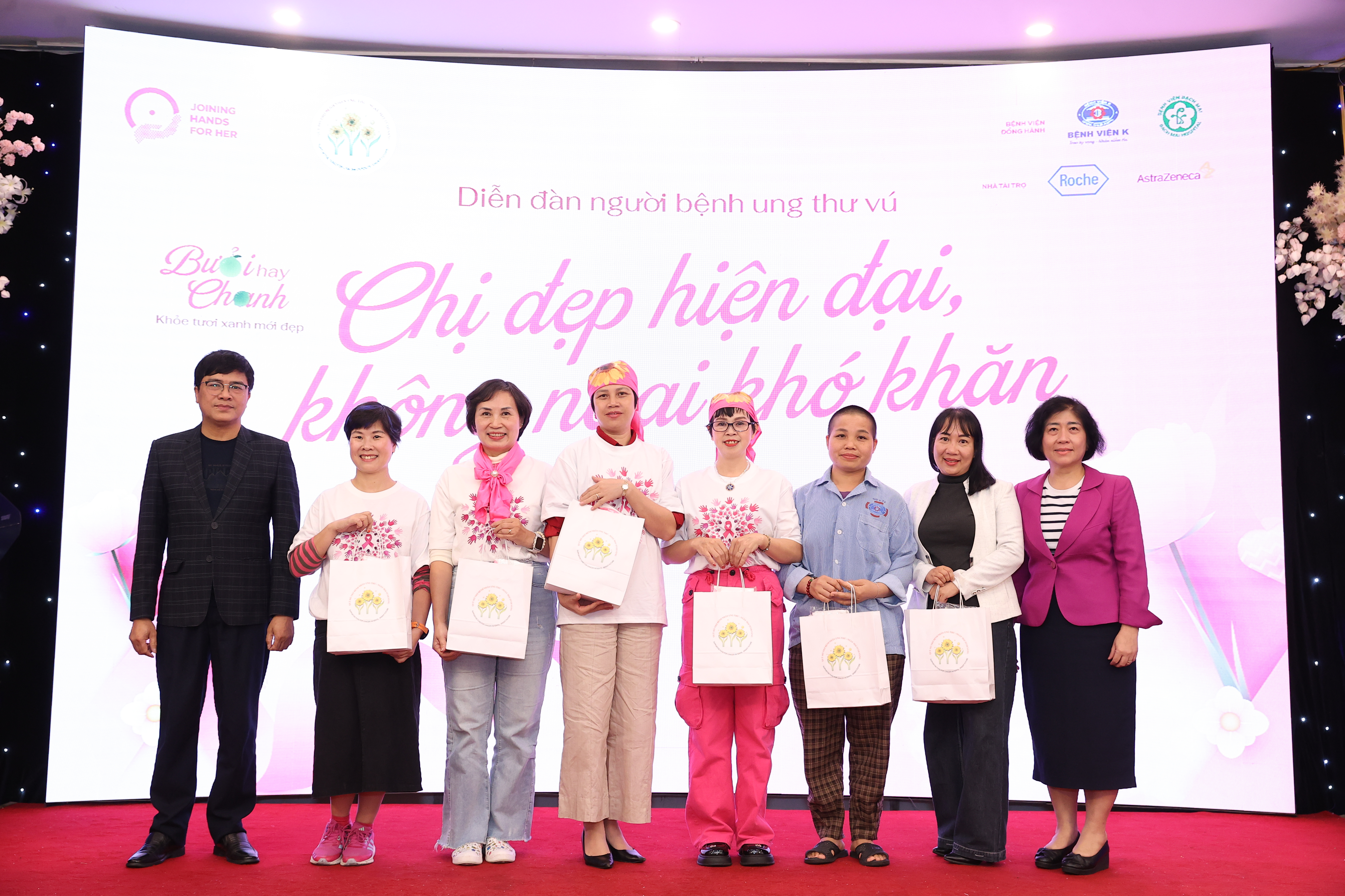 "Chiến binh hồng" hội tụ tại Hà Nội: Chia sẻ hành trình chiến thắng ung thư vú