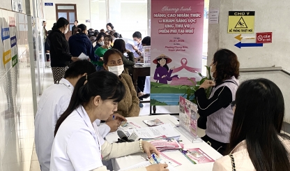 200 phụ nữ Phong Điền, Huế được khám sàng lọc ung thư vú miễn phí