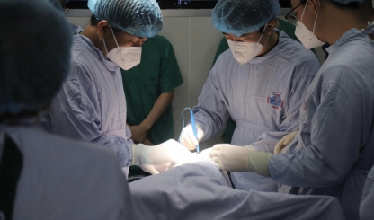 Lần đầu tiên tại Việt Nam: Phẫu thuật thành công ung thư phổi bằng Robot